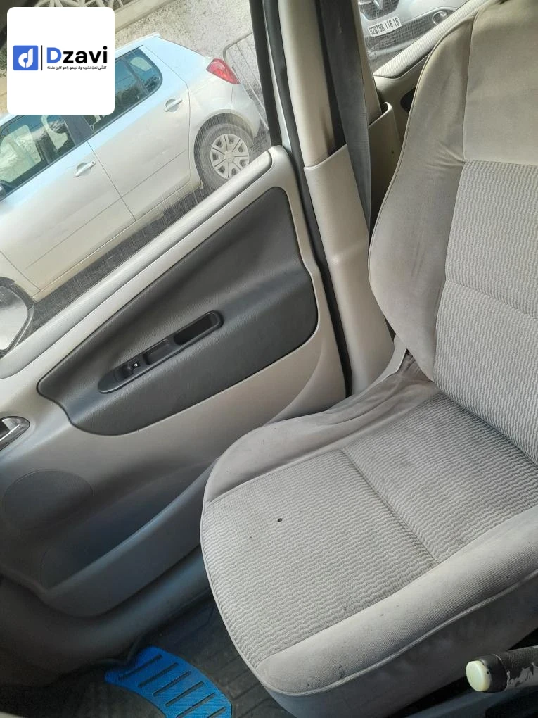 Voitures Peugeot à 16 ALGER