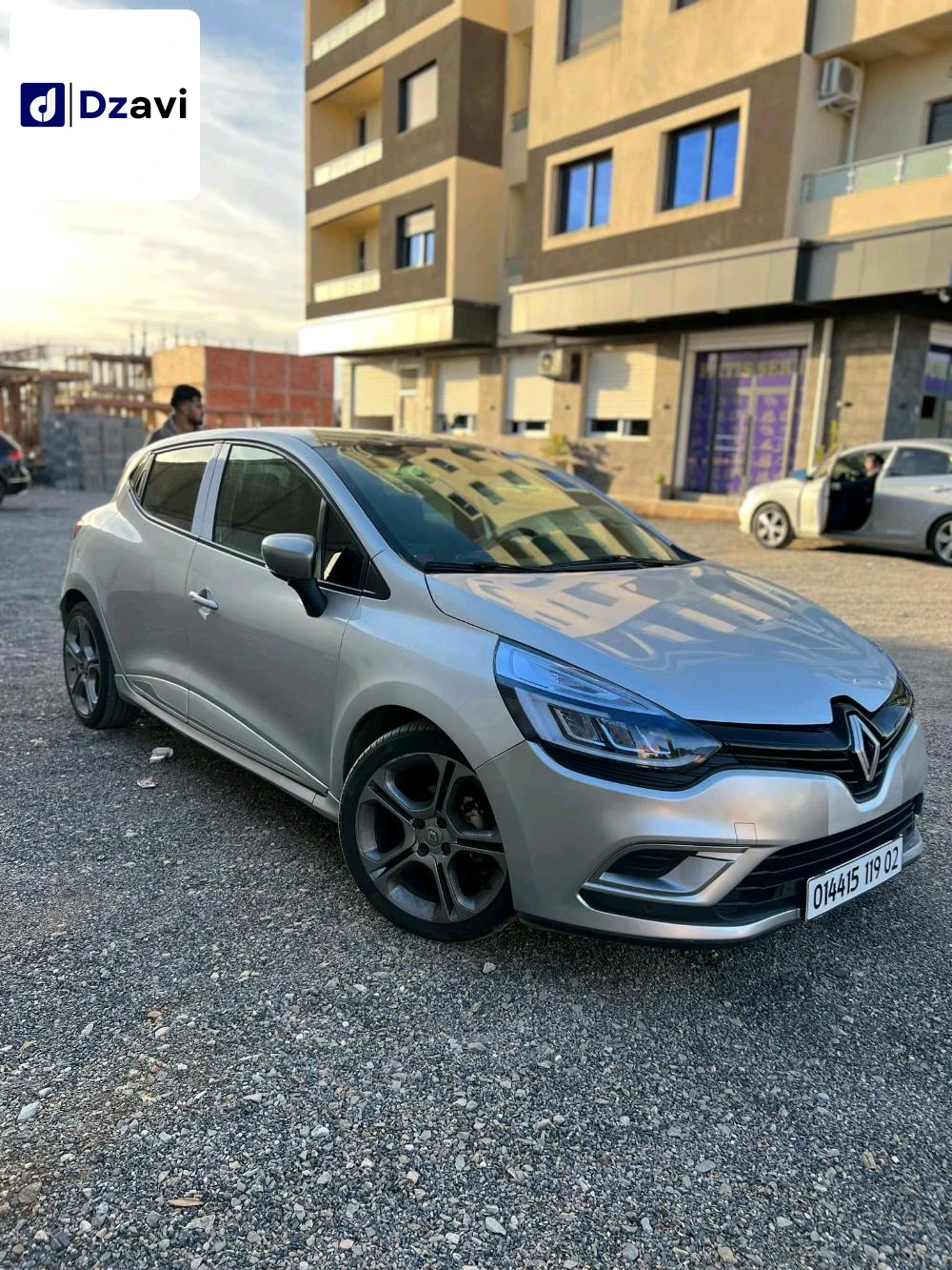 Renault À vendre à 2 CHLEF