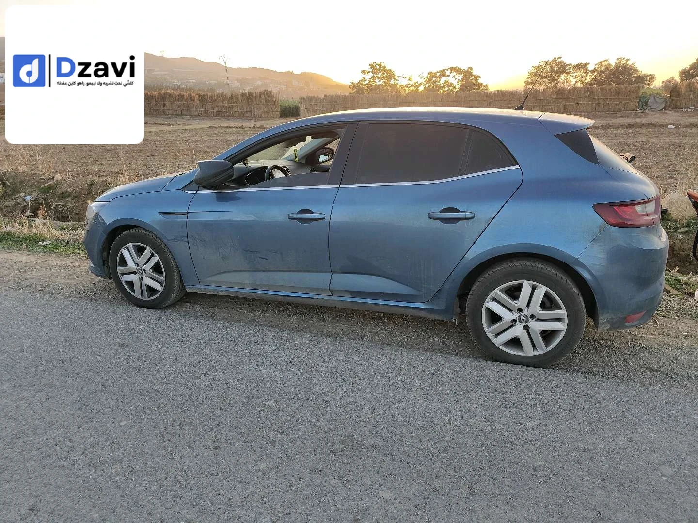 Voitures Renault à 42 TIPAZA
