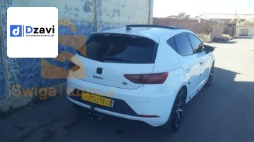 Voitures Renault à 42 TIPAZA