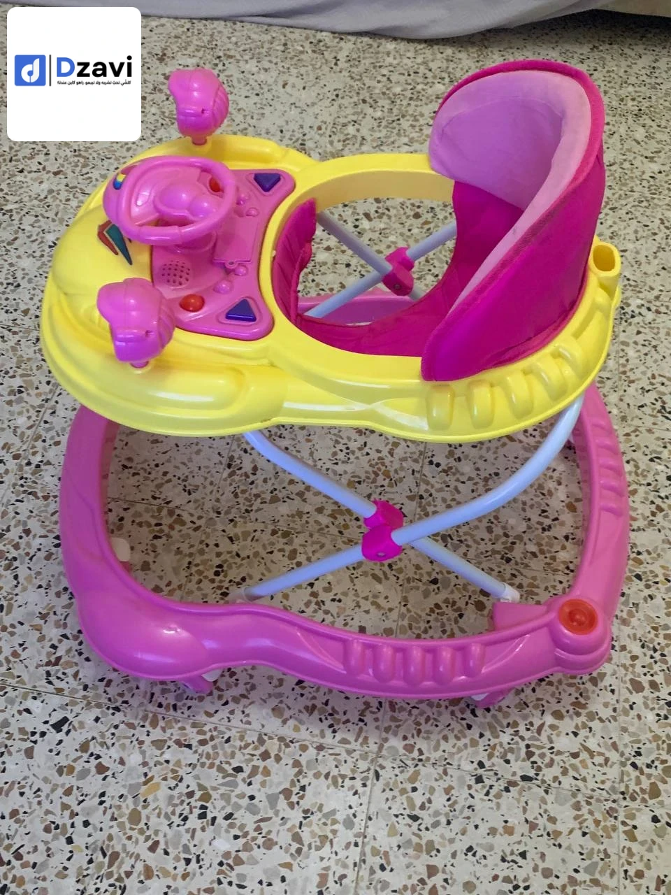 trotteur pour bebe couleur rose comme neuf
