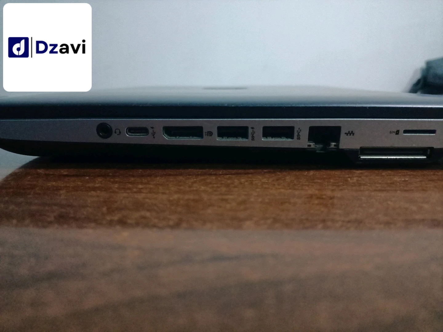 Etat 9/10 habet m la suisse haja hchaba bzf b chargeur originale yched batterie fih i5-6eme génération et 8g de ram et 128g SSD clavier QWERTY haja chaba bzf
