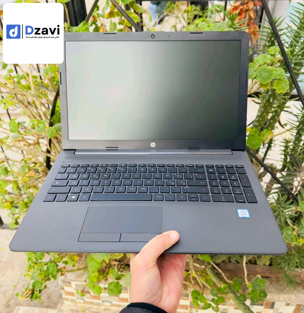 HP core i5 -8eme GE RAM 8 DDR 4 SSD 256 Écran 15.6" produit EUR ???? Chargeur originale batterie excellent plus 3h