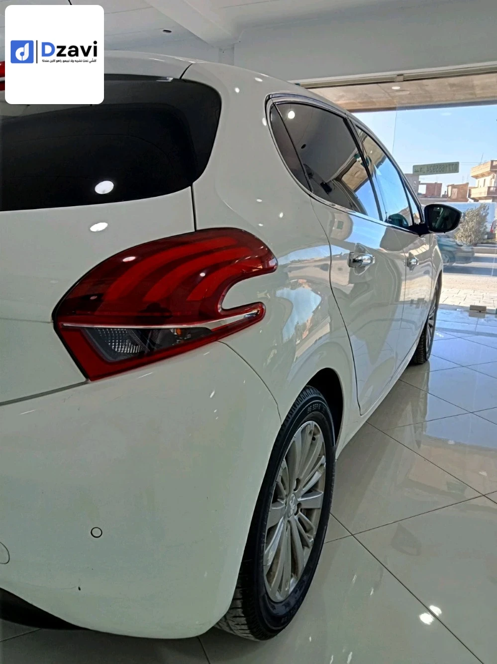 Voitures Peugeot à 7 BISKRA
