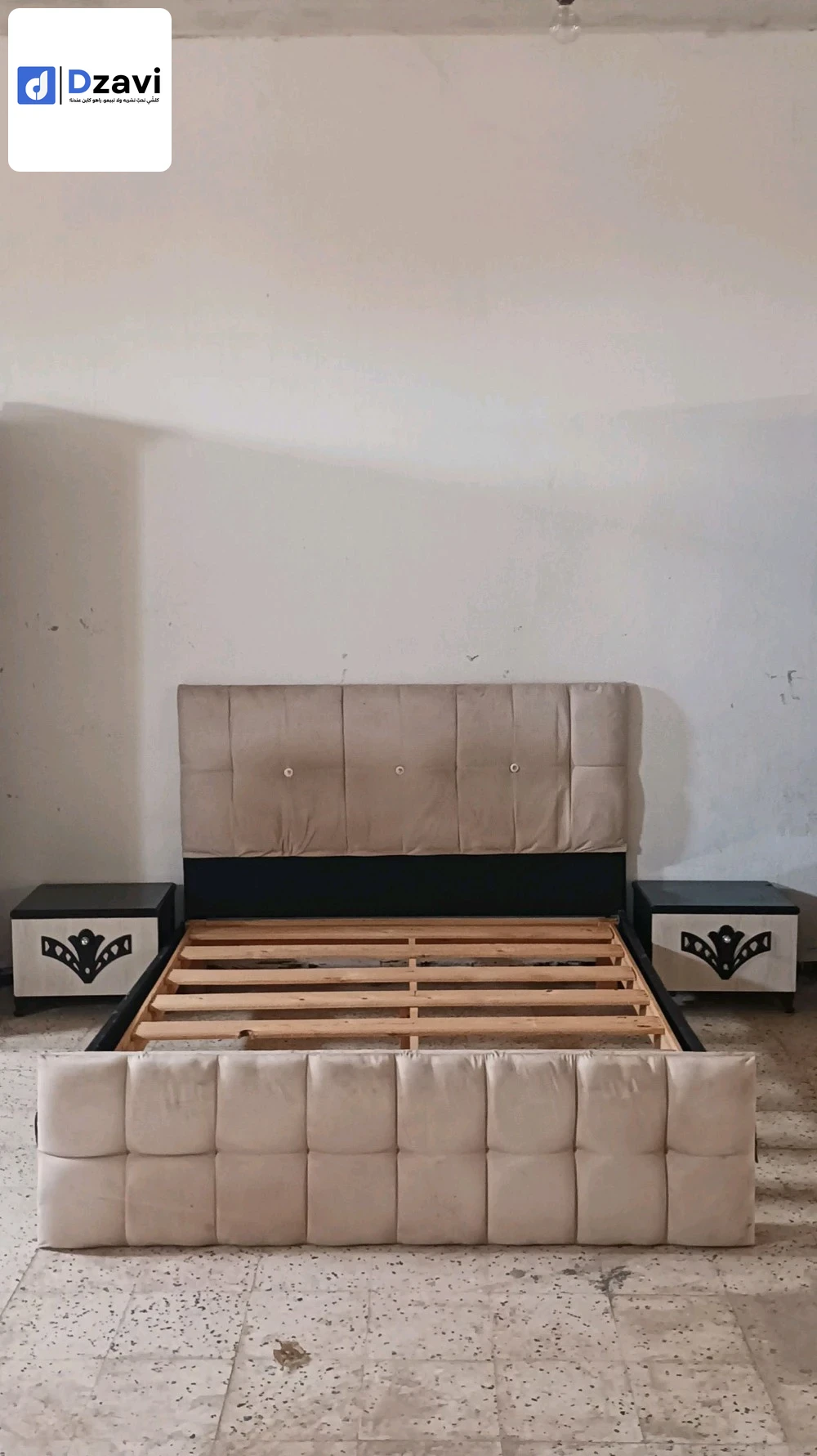 - Armoir 3 port collisant ( 210-215cm ) - lit avec sommier ( 180-160cm ) - 2 table de Nuit - coiffuse - table en Verre - cadre Quran