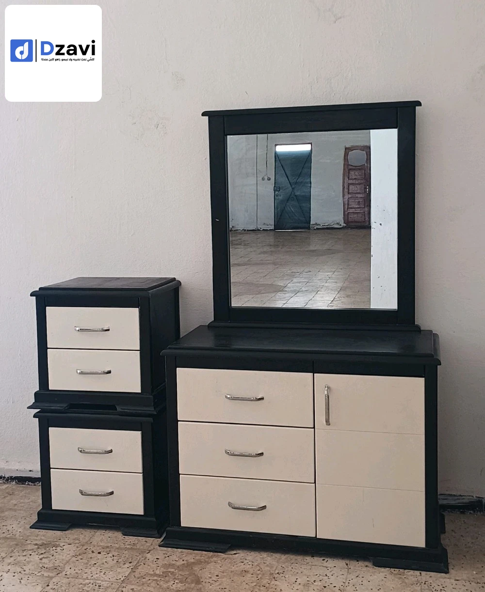 _ Armoire 3 port collisante 245cm/210cm avec 2 tiroir _ Lit 2 place 190cm/160cm _ Coiffeuse _ 2 table de Nuit المكان وهران مسرغين 0795829108 0555554802