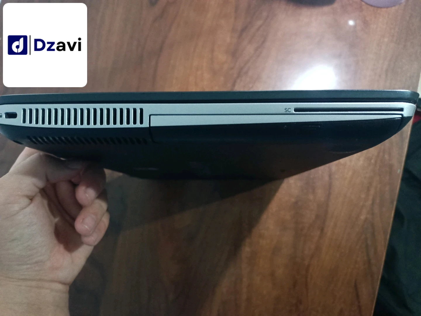 Etat 9/10 habet m la suisse haja hchaba bzf b chargeur originale yched batterie fih i5-6eme génération et 8g de ram et 128g SSD clavier QWERTY haja chaba bzf