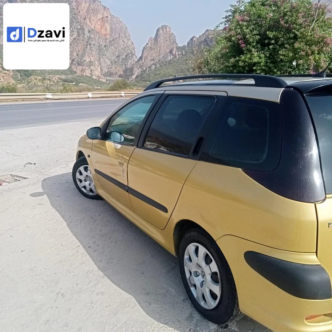 Voitures Peugeot à 18 JIJEL