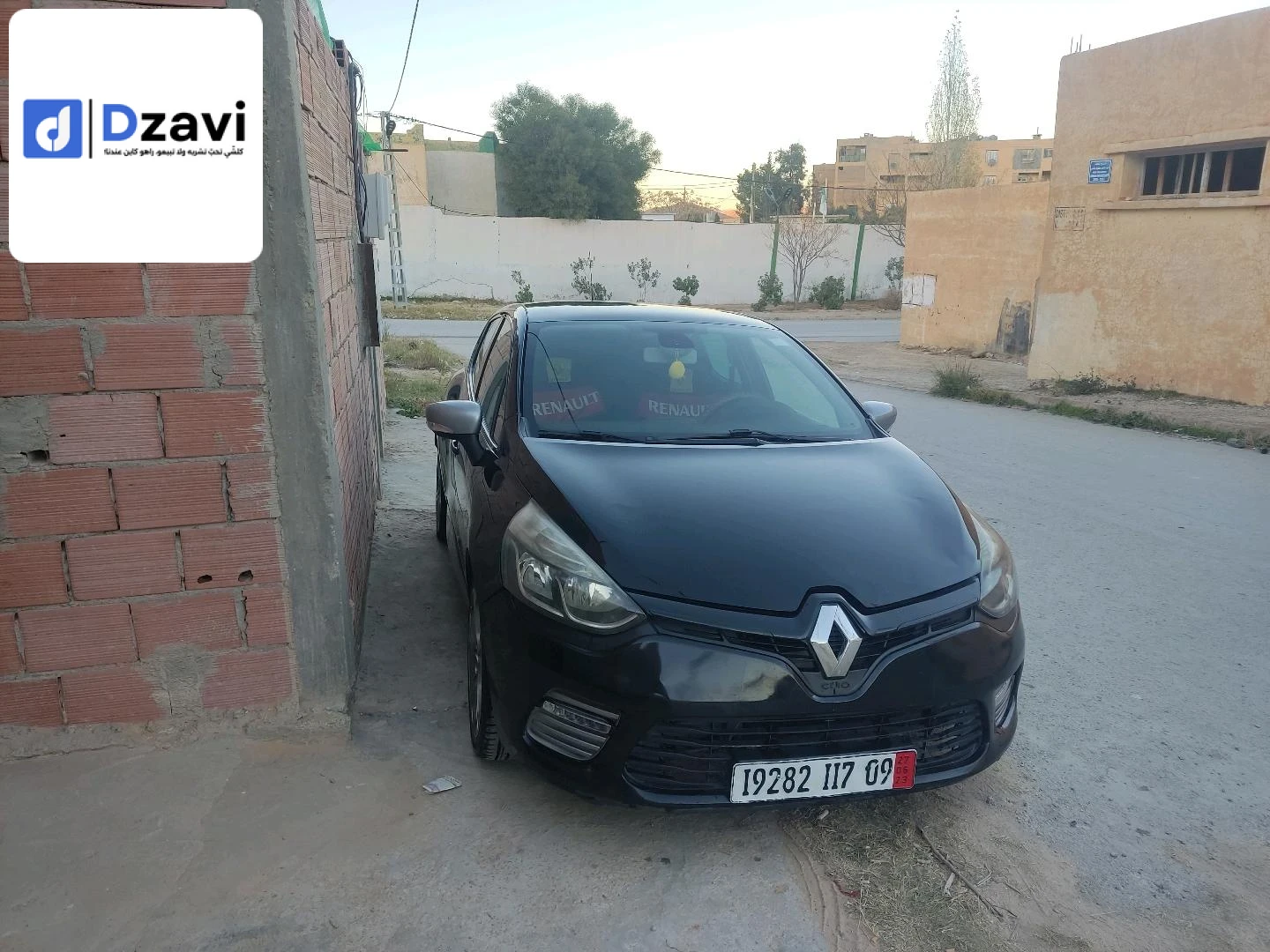 Voitures Renault à 26 MEDEA
