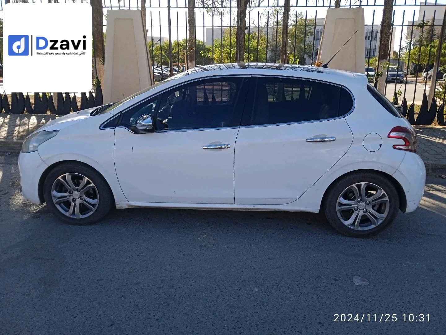 Voitures Peugeot à 16 ALGER
