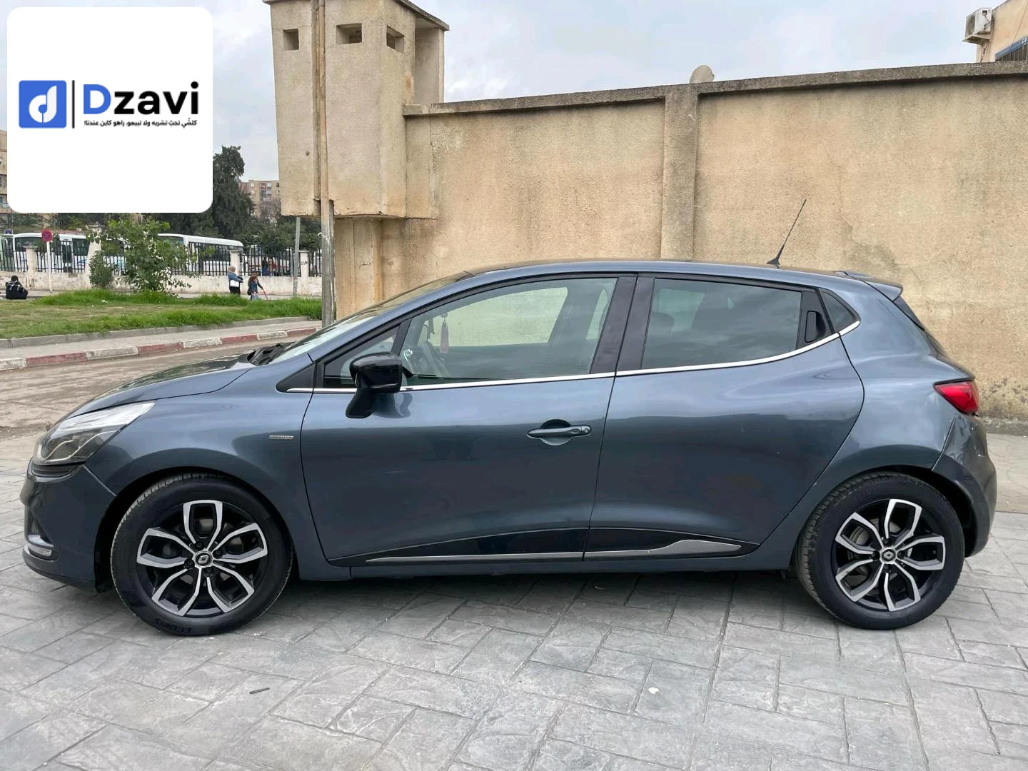 Voitures Renault à 16 ALGER