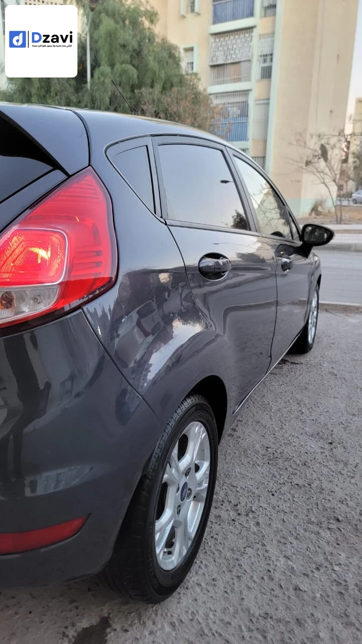 Voitures Ford à 5 BATNA