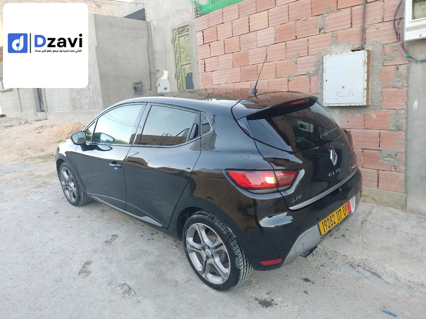 Voitures Renault à 26 MEDEA