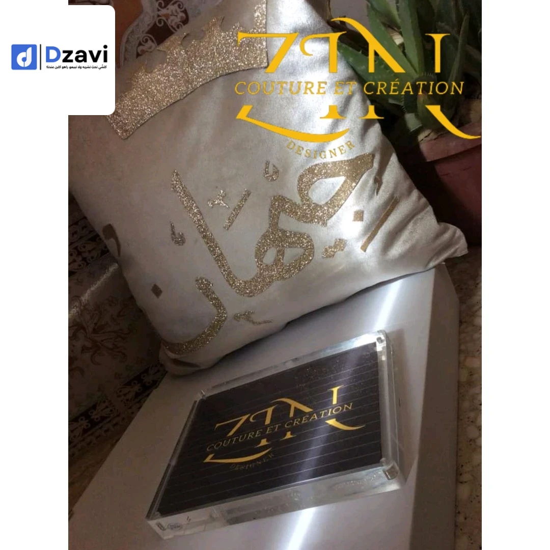 وسائد. مخاد قطيفة جوتي ديكور بالاسم ولا الموتيف اختياري.. ناب طاولة مدور . موتيف مخدوم بالسكاي...
