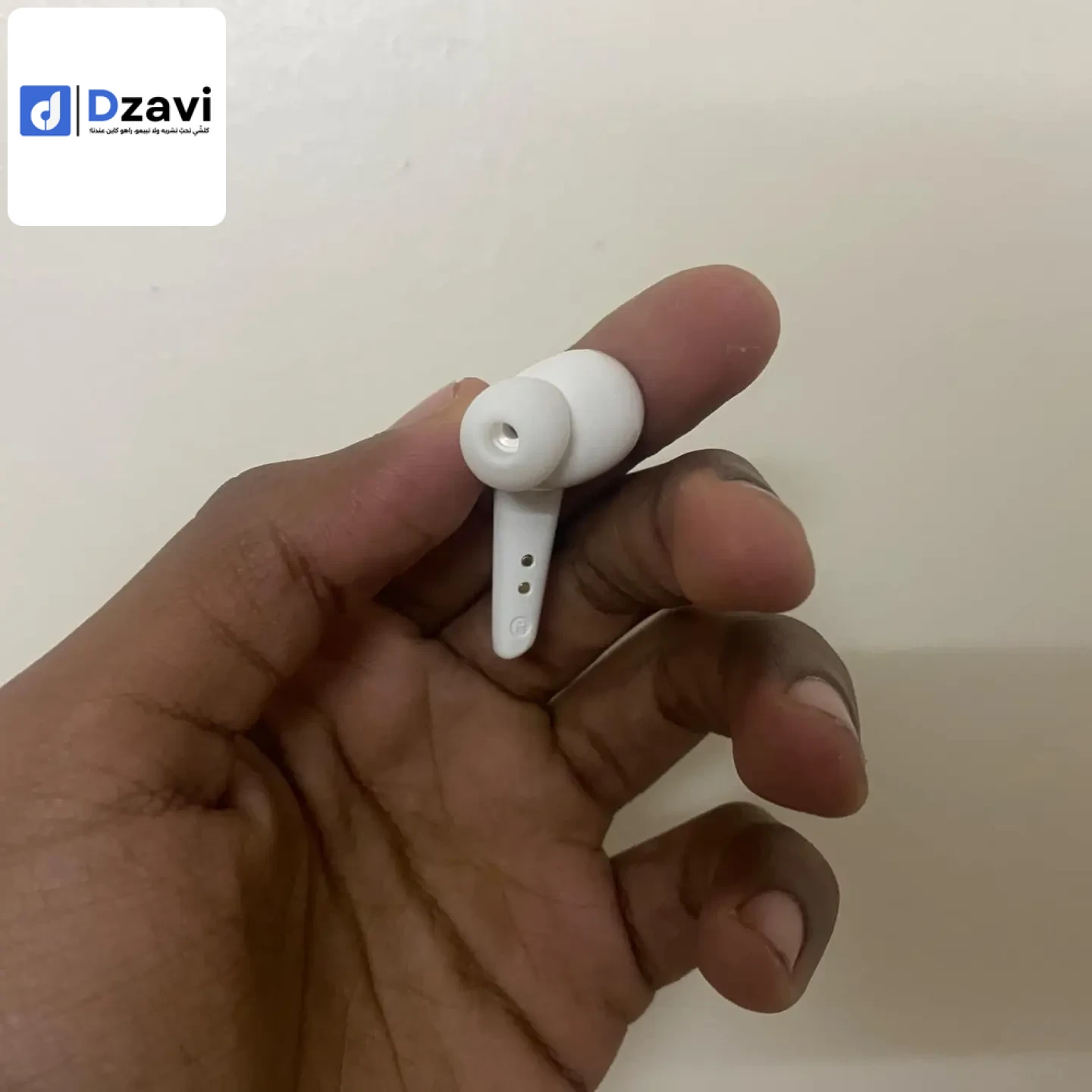 سلام عليكم ورحمه كل يوم الجديد جبتلكم سماعات بلوتوث اكتشف عالم الصوت النقي مع سماعات TWS اللاسلكية! ???? صوت نقي وتجربة ستيريو غامرة: استمتع بجودة صوت فائقة تجعل كل نغمة واضحة ومذهلة. ???? بطارية تدوم طويلاً: تصميم متطور مع علبة شحن محمولة تتيح لك البقاء 