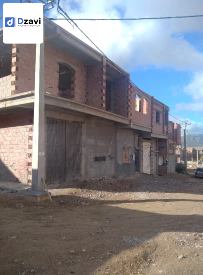 Maisons Traditionnelles À vendre à 5 BATNA superficie 120 m2