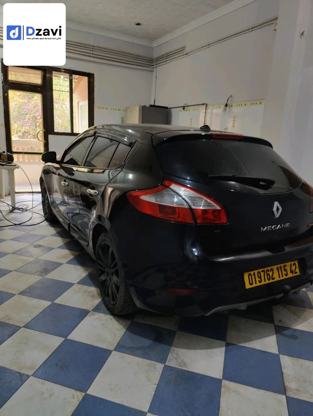 Voitures Renault à 42 TIPAZA