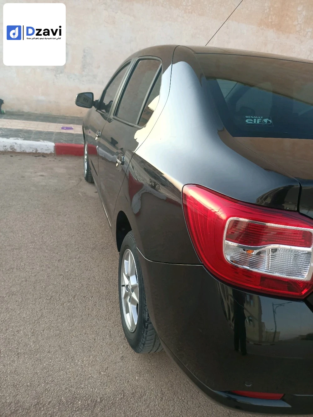 Voitures Renault à 3 LAGHOUAT