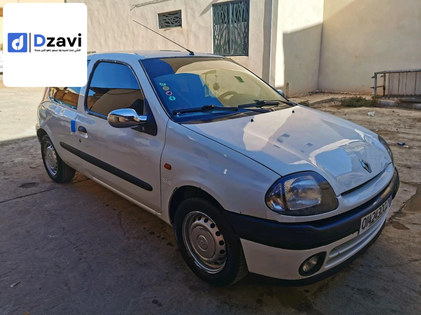 Voitures Renault à 27 MOSTAGANEM