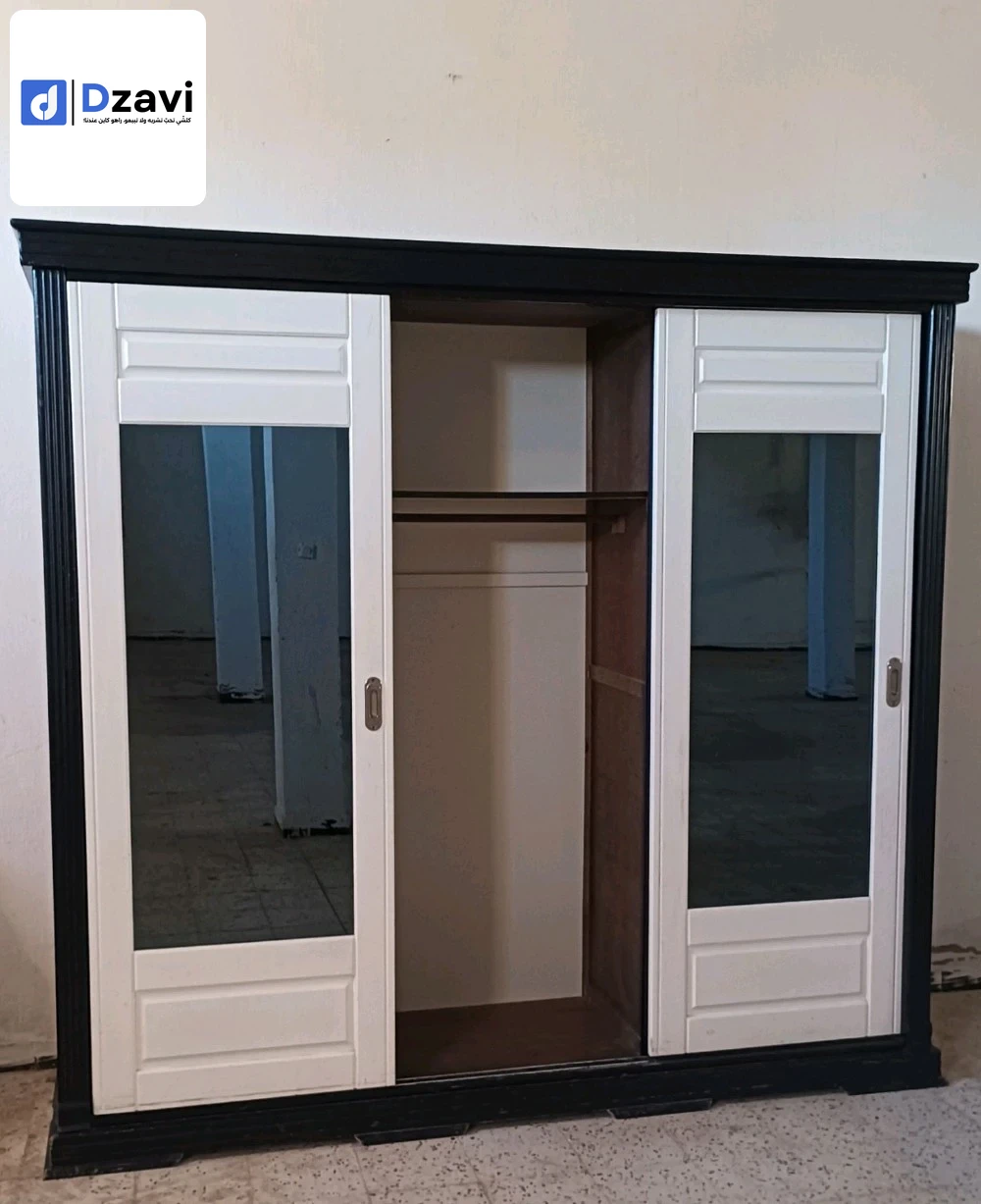 _ armoire 3 port collisant _ lit 2 place _ Coiffeuse _ 2 table de Nuit المكان وهران مسرغين 0795829108