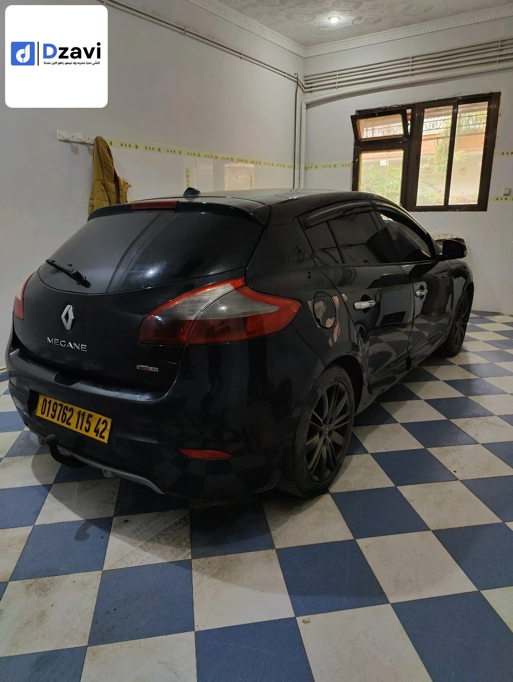 Voitures Renault à 42 TIPAZA