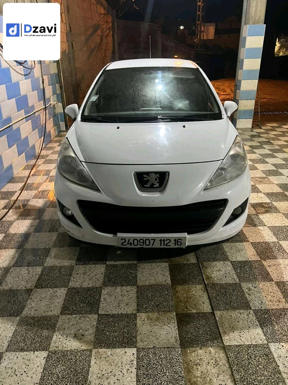 Voitures Peugeot à 10 BOUIRA