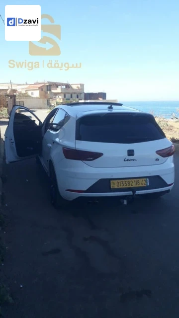 Voitures Renault à 42 TIPAZA