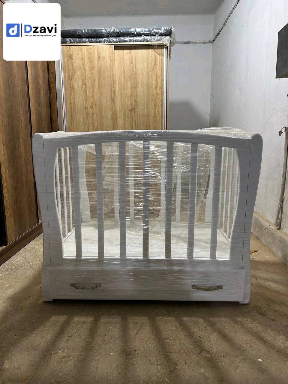 Lit bébé bois Rouge Très Bonne Qualité سرير الأطفال مصنوع من الحطب الأحمر عالي الجودة