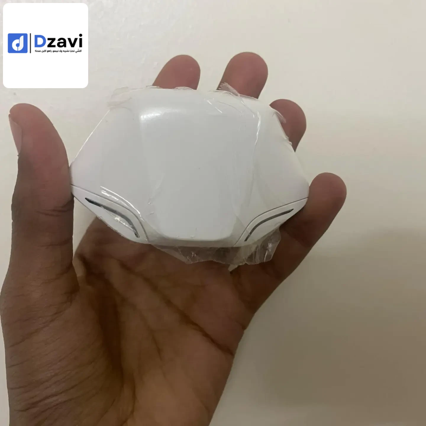 سلام عليكم ورحمه كل يوم الجديد جبتلكم سماعات بلوتوث اكتشف عالم الصوت النقي مع سماعات TWS اللاسلكية! ???? صوت نقي وتجربة ستيريو غامرة: استمتع بجودة صوت فائقة تجعل كل نغمة واضحة ومذهلة. ???? بطارية تدوم طويلاً: تصميم متطور مع علبة شحن محمولة تتيح لك البقاء 