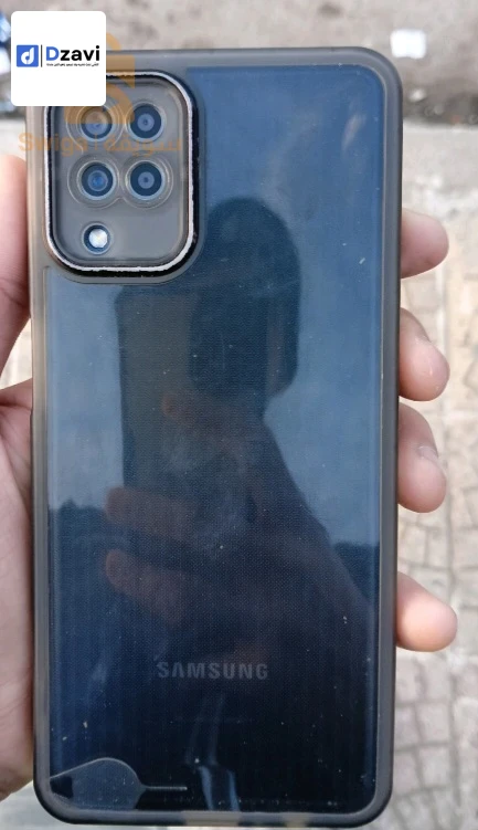 ثيلفون نضيف فيه غير نقطة بيضة في الفيشار على جنب ابارسا كلش مارش