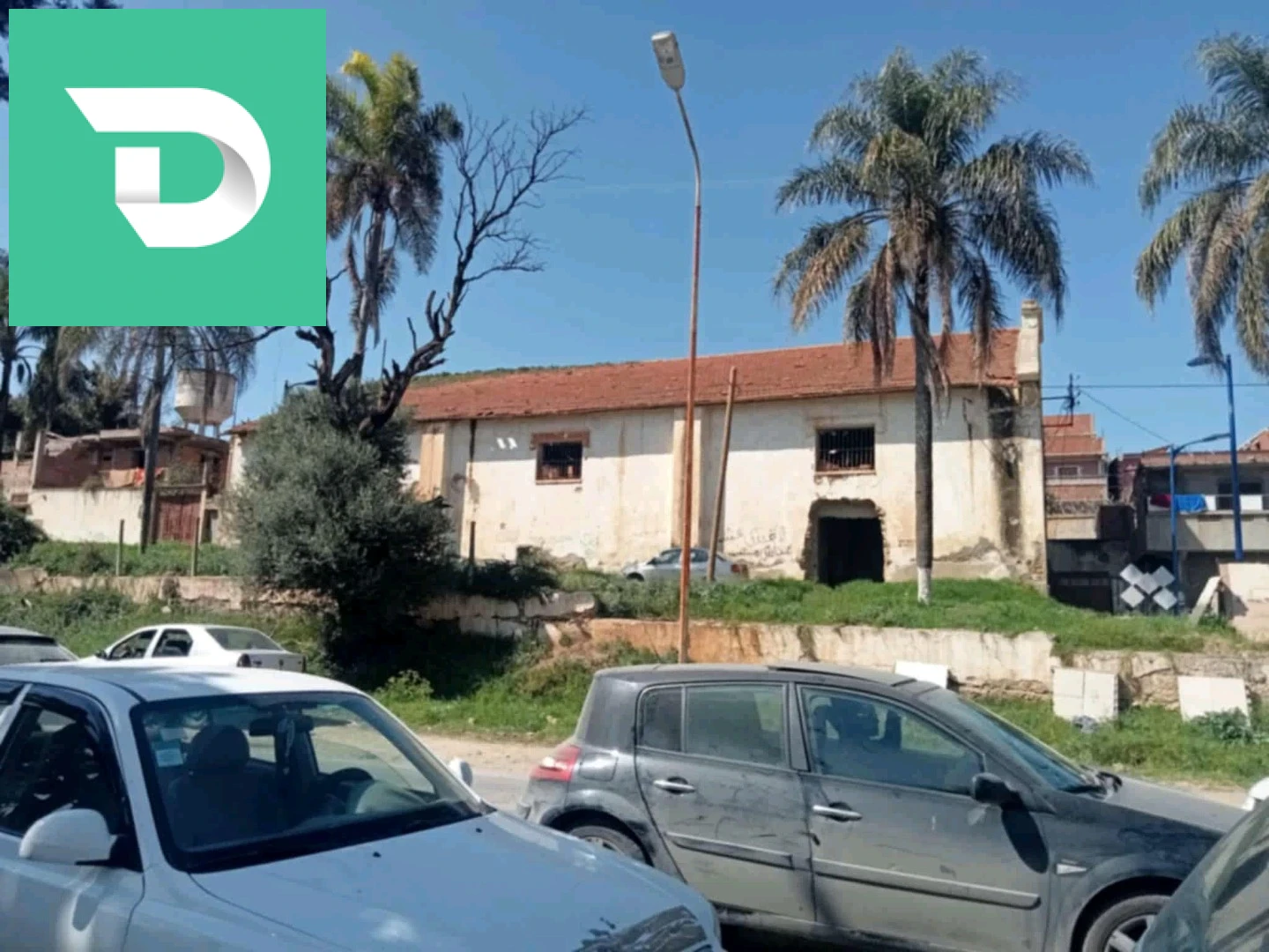 أونقار للبيع في كشكاش بلدية حطاطبة ولاية تيبازة جاي علا طريق الكبيرة فيه700متر مربع عقد ملكية ودفتر عقاري ورخصة بناء R+4 وشهادة سلبية فيه 3واجهات مرحبا بالجميع 