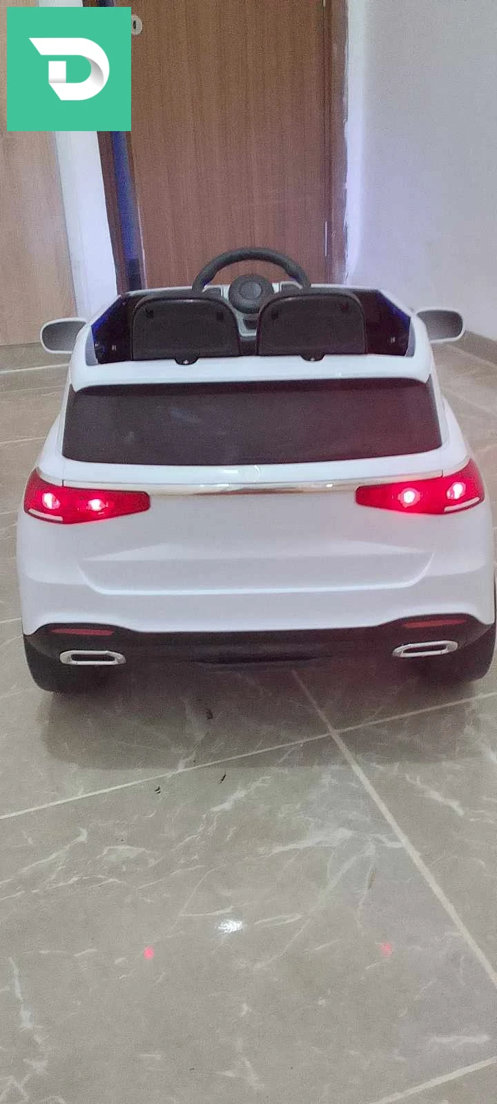 Voiture électrique NEUF blanc PORCSH avec telecommande avec chargeur سيارة اطفال جديدة كهربائية. ... 