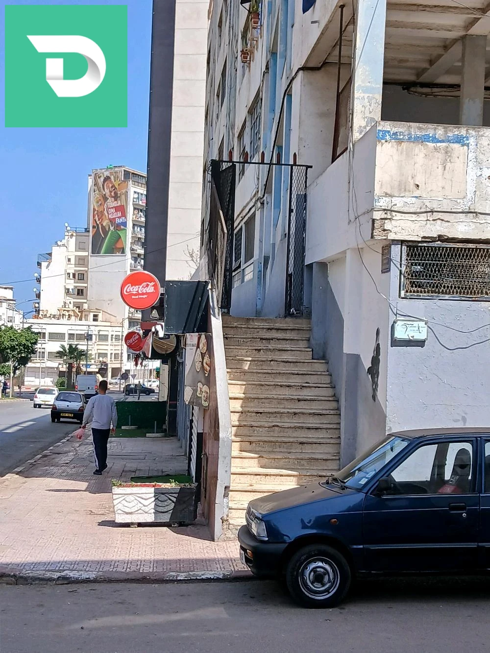 a vendre f3 4 étage rond point de la wilaya d oran belair acte et livret 