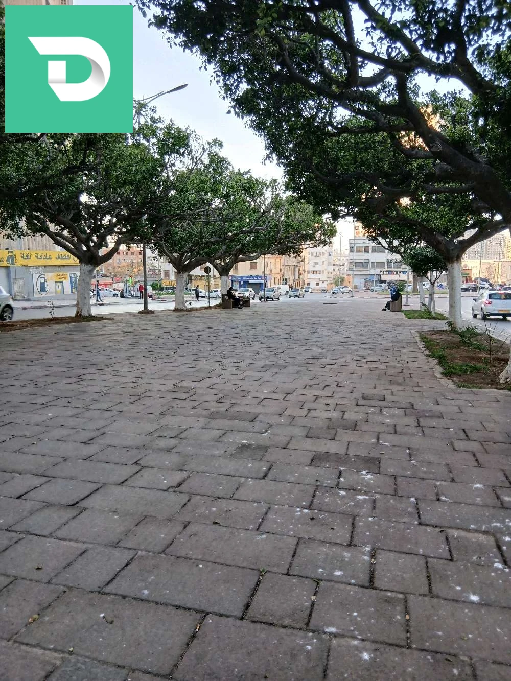 a vendre f3 4 étage rond point de la wilaya d oran belair acte et livret 