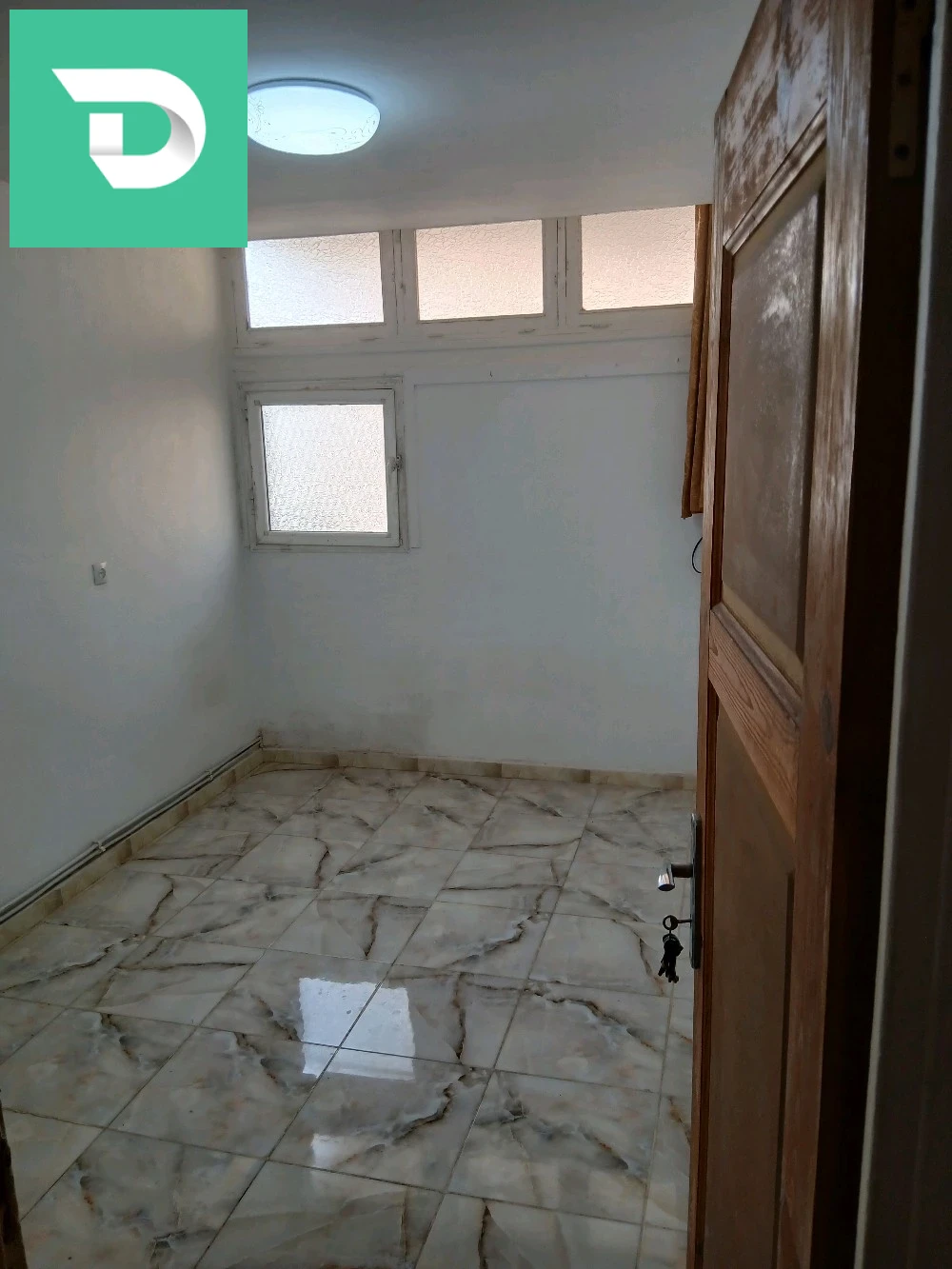 a vendre f3 4 étage rond point de la wilaya d oran belair acte et livret 