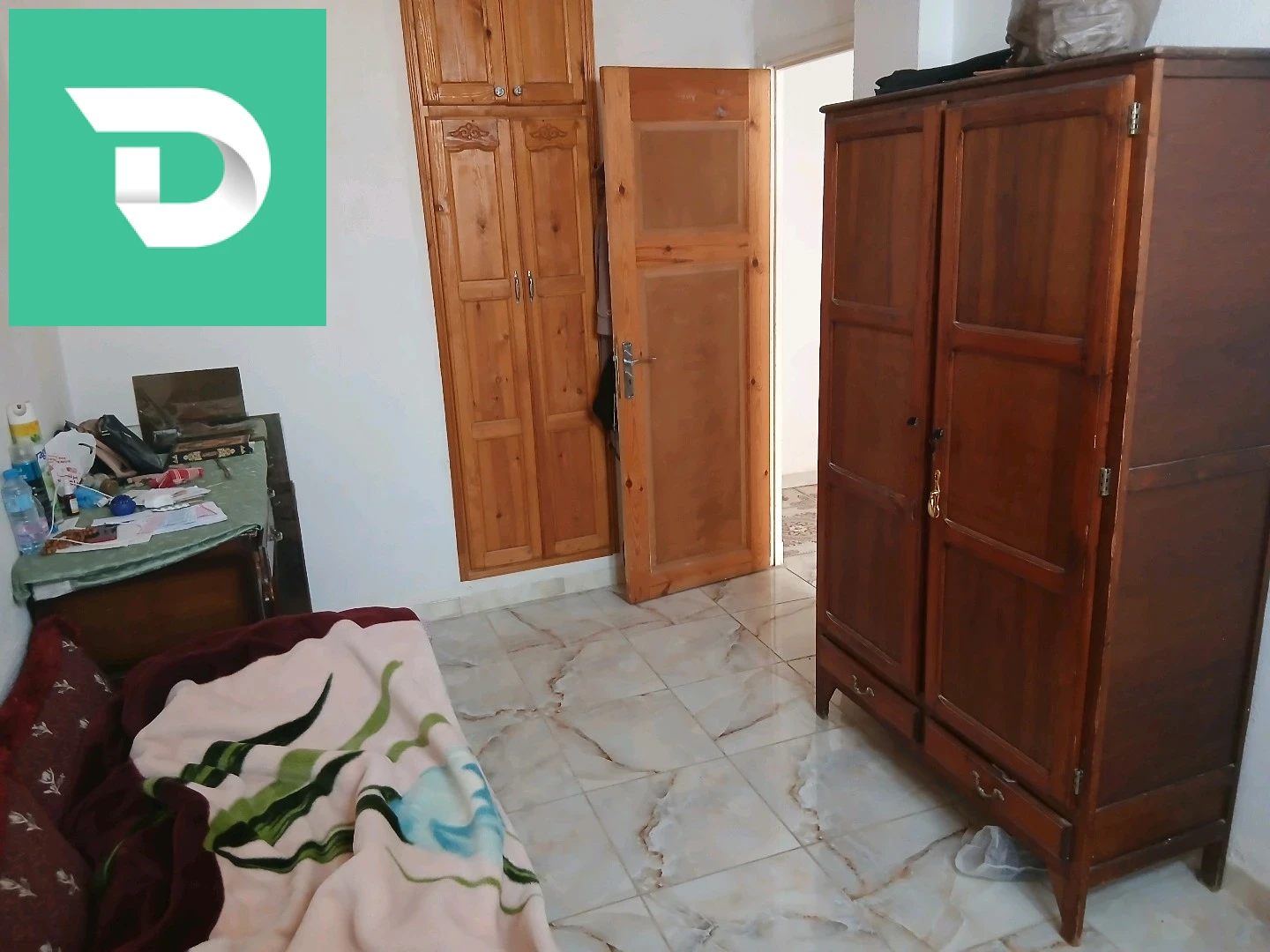 a vendre f3 4 étage rond point de la wilaya d oran belair acte et livret 
