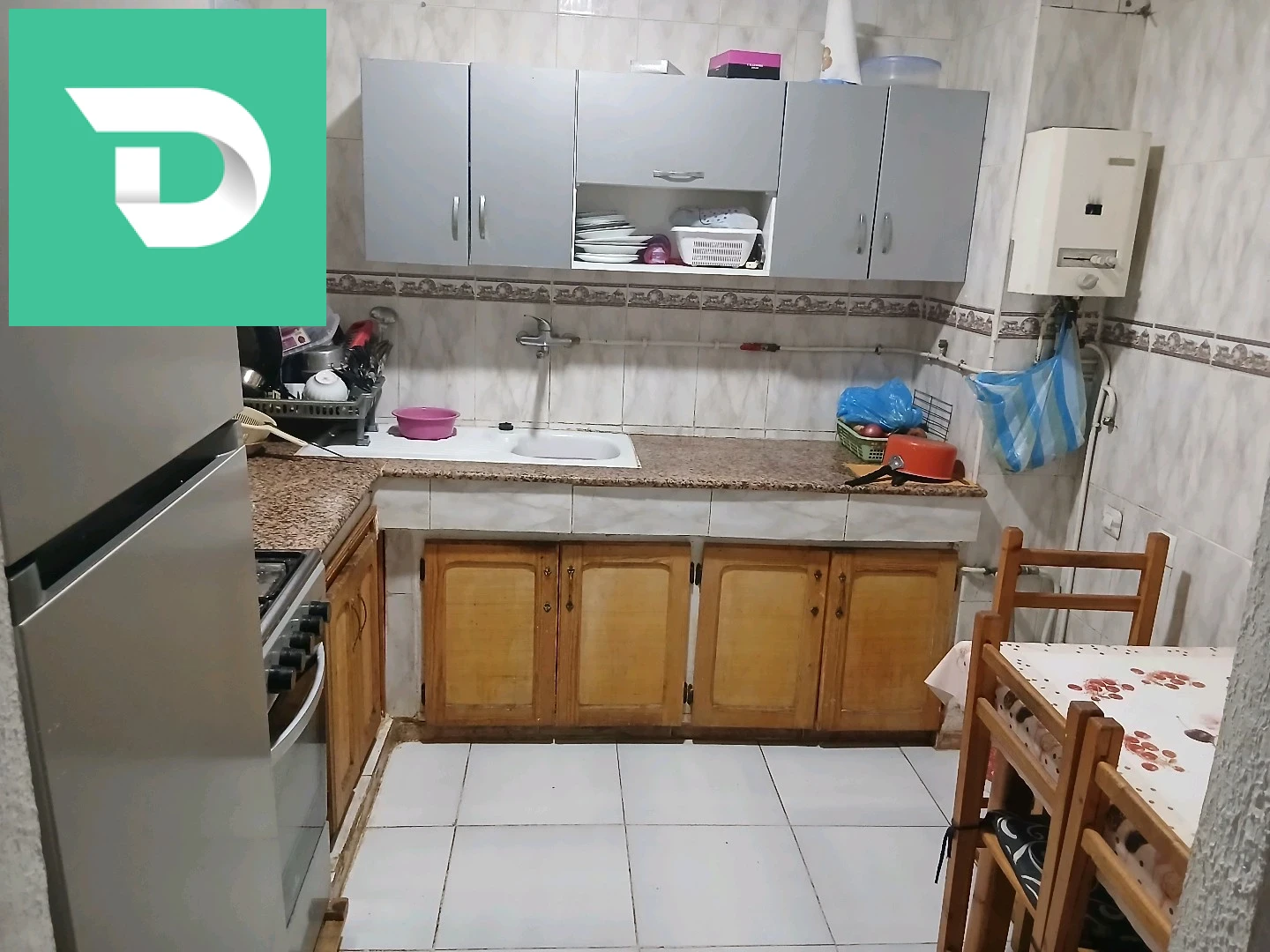 a vendre f3 4 étage rond point de la wilaya d oran belair acte et livret 