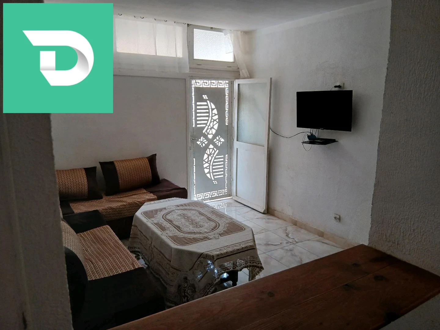 a vendre f3 4 étage rond point de la wilaya d oran belair acte et livret 