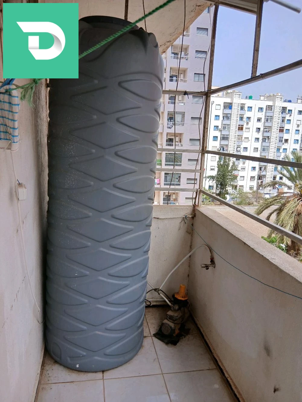 a vendre f3 4 étage rond point de la wilaya d oran belair acte et livret 