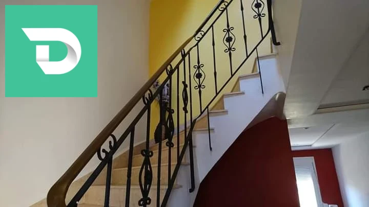 فيلا فخمة و رائعة للبيع ثنين طوابق و ثنين فاساد كل طابق فيه ثلاث غرف جاية في بوفاريك حي بن عيشة لانتعامل مع الوسائط و شكرا 