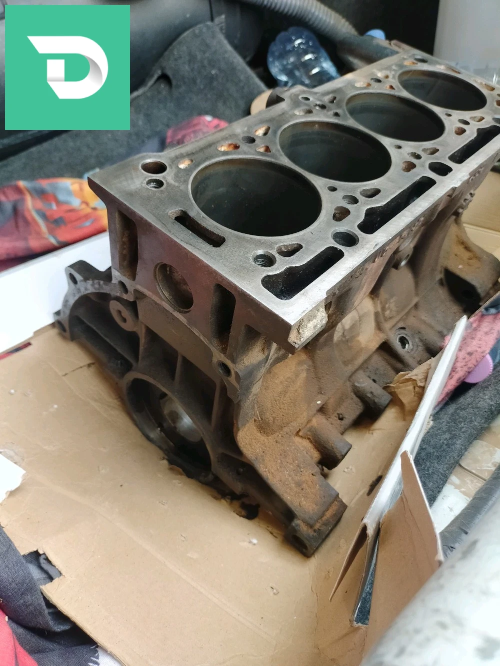 بلوك رونو 1٫4 فيه شق عند الڨريسور لي يحب يخدمو جامي فات عند التور 