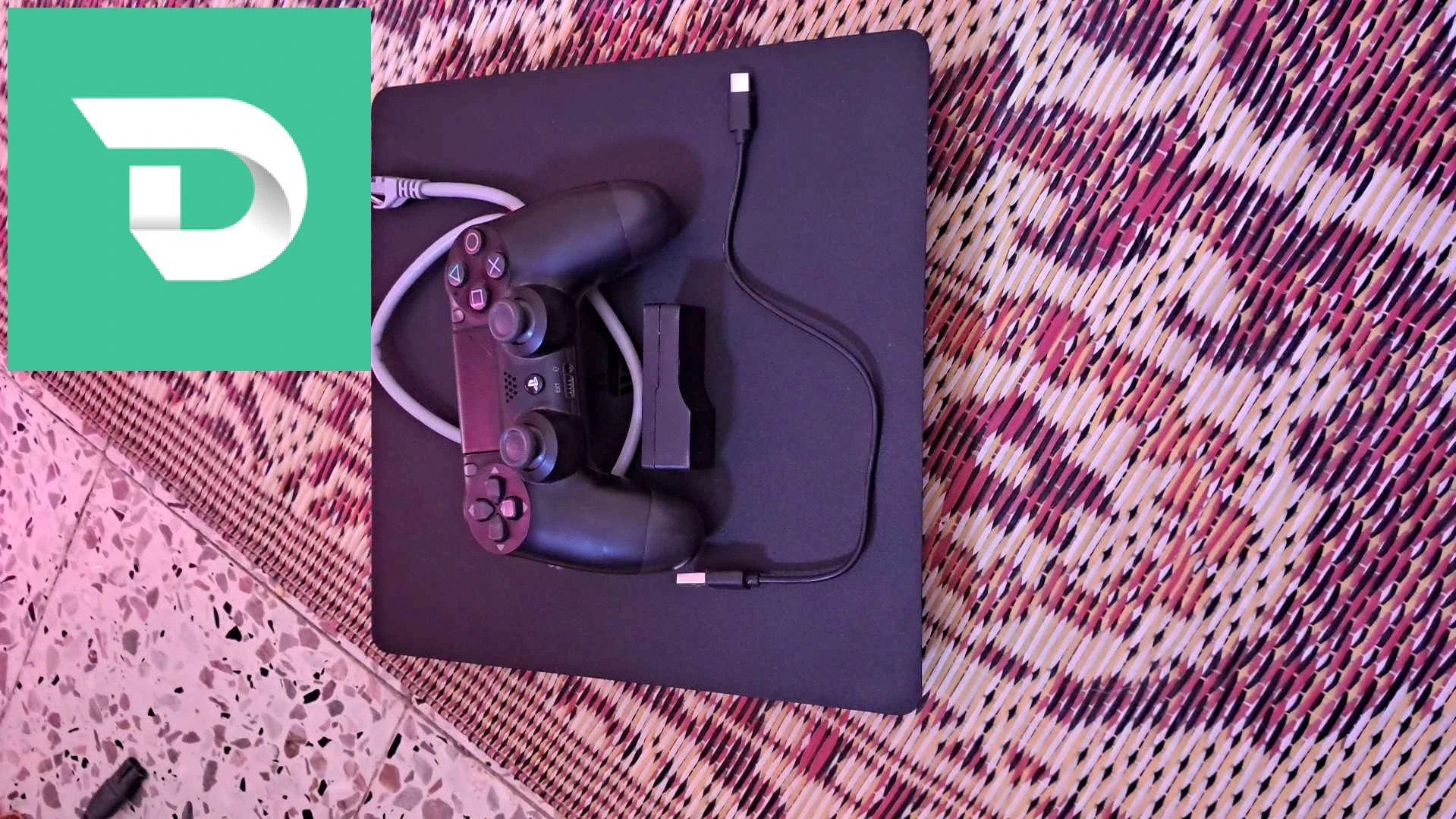 ps4للبيع مفلاشيا وفيها العاب ومعاها مانيطا ودانغل slim 