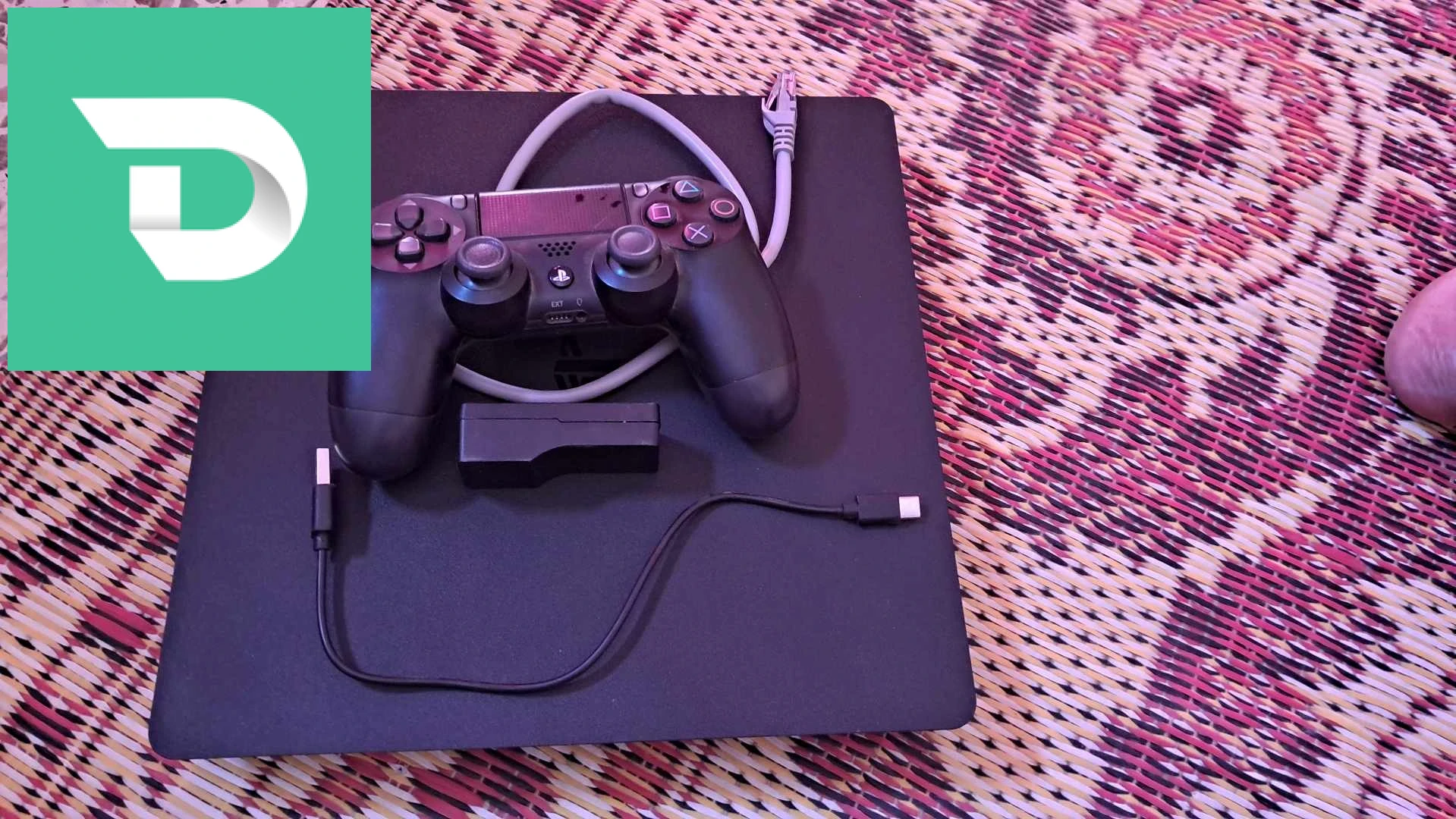 ps4للبيع مفلاشيا وفيها العاب ومعاها مانيطا ودانغل slim 