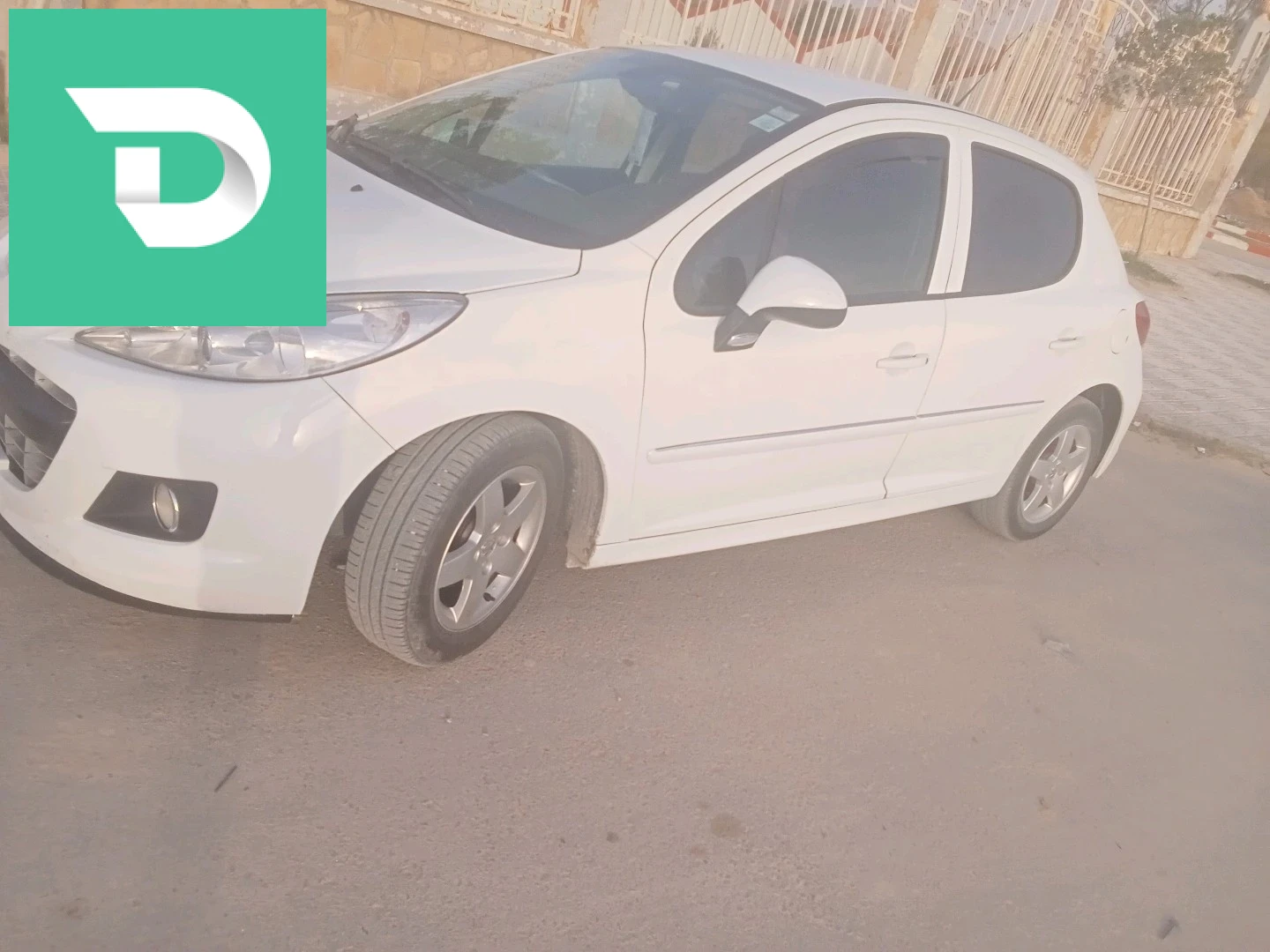 Peugeot 207 2012 26 MEDEA 