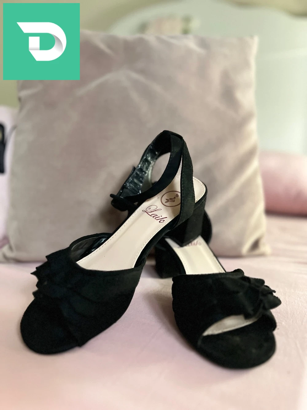 Sandale truffle noire en daim 