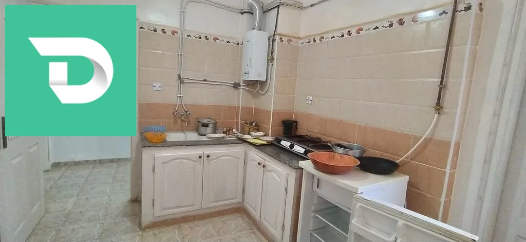 للكراء منزل مجهز للاصطياف في الڨلتة المرسي الشلف مطل علي البحر فيه ڨراج تع سيارة قريب من جميع مرافق 