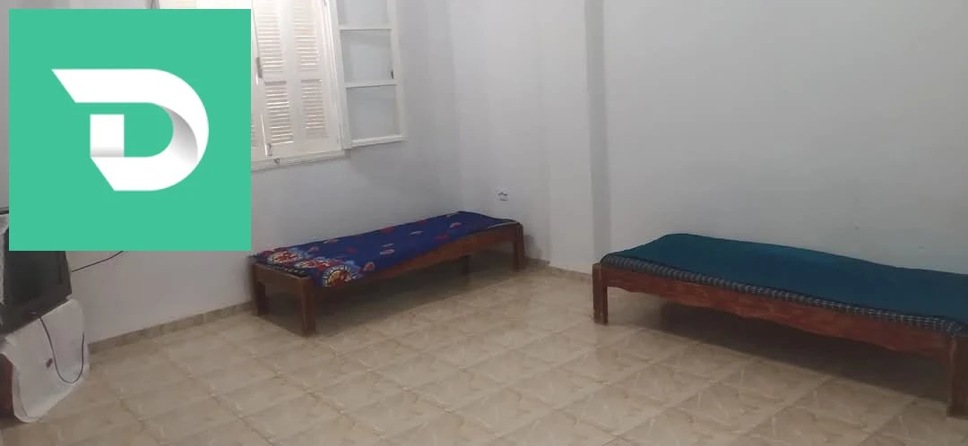 للكراء منزل مجهز للاصطياف في الڨلتة المرسي الشلف مطل علي البحر فيه ڨراج تع سيارة قريب من جميع مرافق 