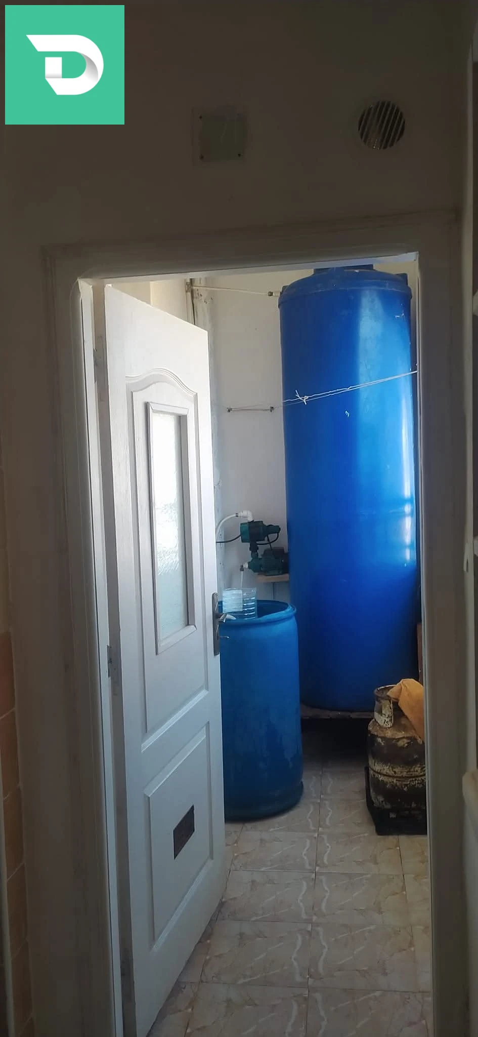 للكراء منزل مجهز للاصطياف في الڨلتة المرسي الشلف مطل علي البحر فيه ڨراج تع سيارة قريب من جميع مرافق 