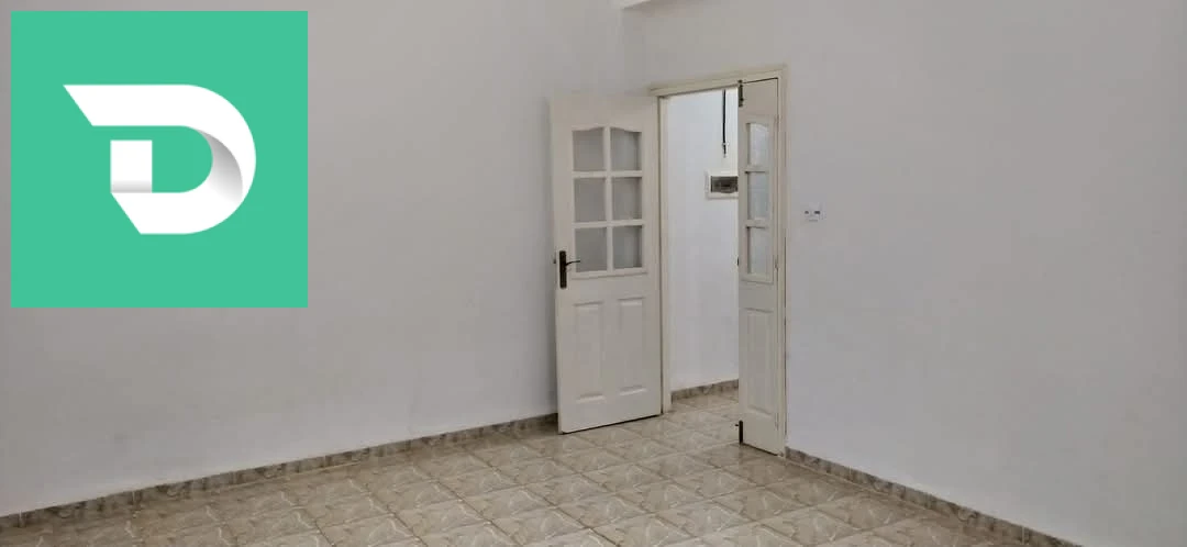 للكراء منزل مجهز للاصطياف في الڨلتة المرسي الشلف مطل علي البحر فيه ڨراج تع سيارة قريب من جميع مرافق 