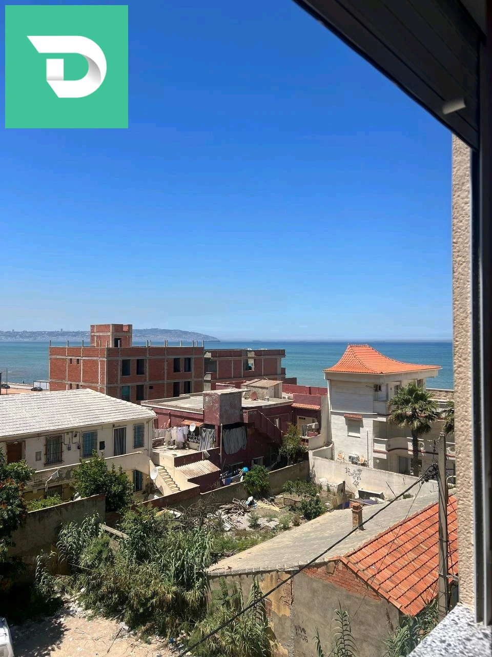 f3 fini avec une vue sur mer à fort de l'eau centre au niveau de 3éme étage 